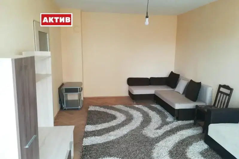 Тристаен апартамент в Търговище, Запад 2