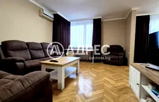Тристаен апартамент в София, Център