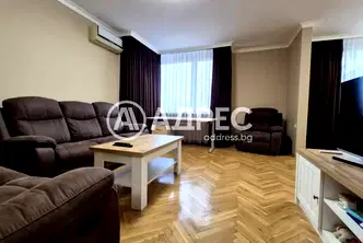 Тристаен апартамент в София, Център
