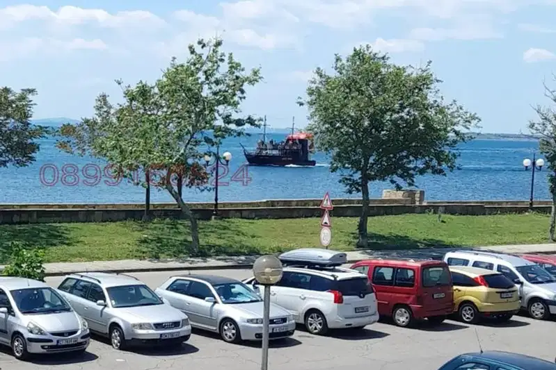 Тристаен апартамент в Бургас, Поморие
