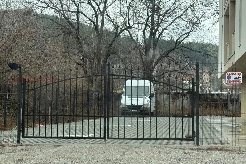 Гараж/Паркомясто в Перник, Изток