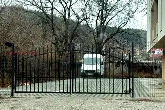 Гараж/Паркомясто в Перник, Изток