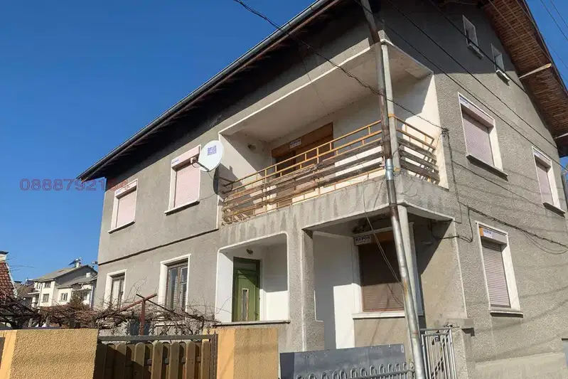 Къща в София, Костенец