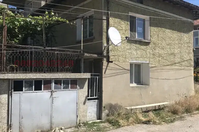 House in Oblast Tyrgovishte, Omurtag