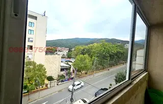 Тристаен апартамент в Благоевград, Петрич