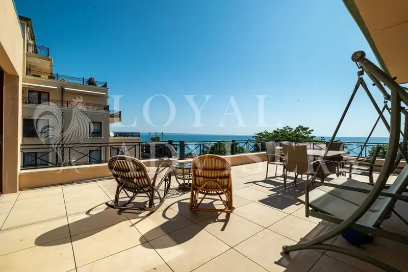 4-bedroom apartment in Zlatni Pyasyci