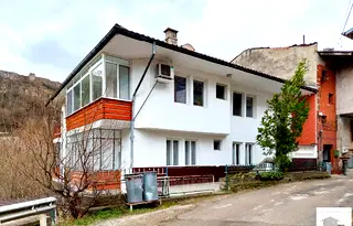 Многостаен апартамент във Велико Търново, Асенов