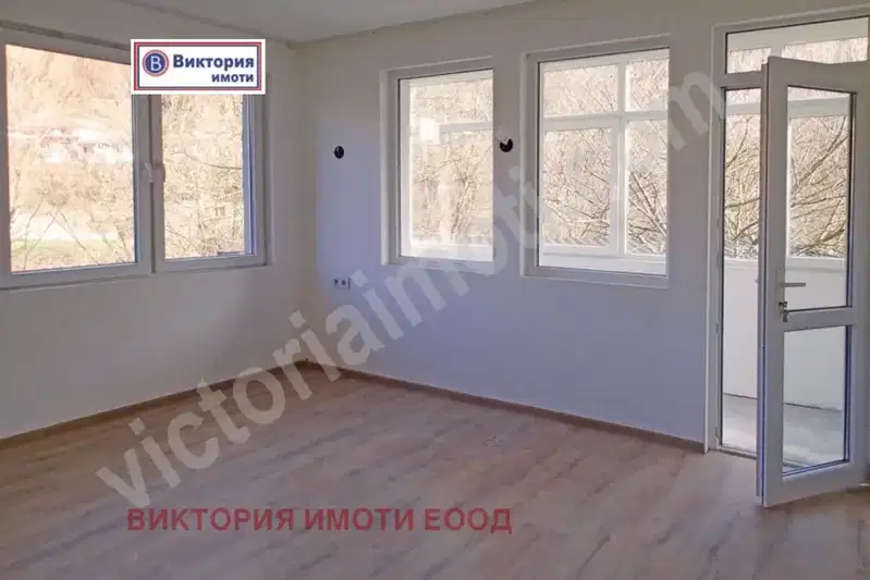 Многостаен апартамент във Велико Търново, Асенов