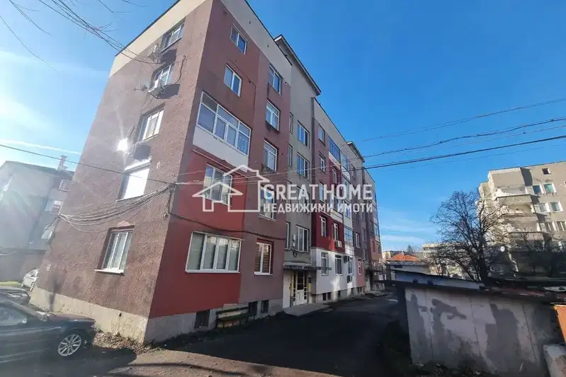 Многостаен апартамент в Търговище, Боровец