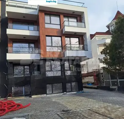 Снимка 2 — Многостаен апартамент във Варна, Бриз