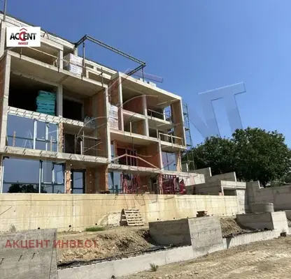 Снимка 2 — Многостаен апартамент във Варна, Бриз