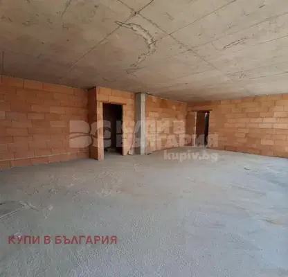 Снимка 2 — Четиристаен апартамент с морска панорама в Бриз, Варна