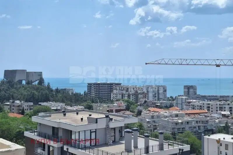 Четиристаен апартамент с морска панорама в Бриз, Варна