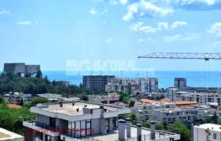 Четиристаен апартамент с морска панорама в Бриз, Варна