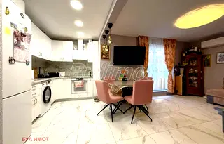 Четиристаен апартамент с две тераси в Бриз, Варна