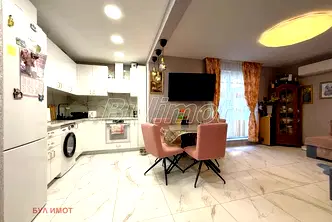 Четиристаен апартамент с две тераси в Бриз, Варна