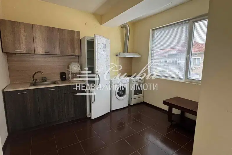 4-bedroom apartment in Tyrgovishte, Centyr