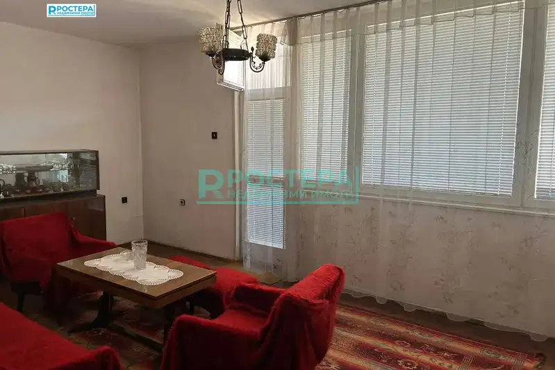 4-bedroom apartment in Tyrgovishte, Centyr
