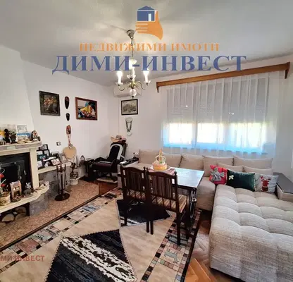 Снимка 2 — Многостаен апартамент в Добрич, Център