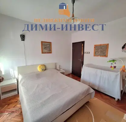 Снимка 5 — Многостаен апартамент в Добрич, Център