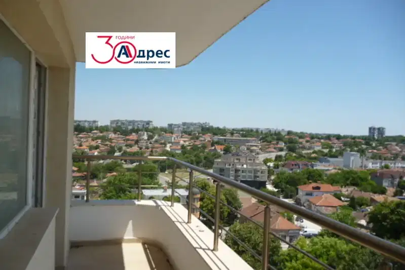 4-bedroom apartment in Dobrich, Centyr