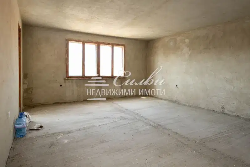 4-bedroom apartment in Tyrgovishte, Centyr