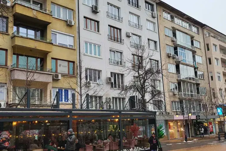 4-bedroom apartment in Sofiya, Centyr