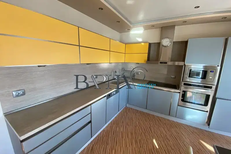 4-bedroom apartment in Varna, Centyr