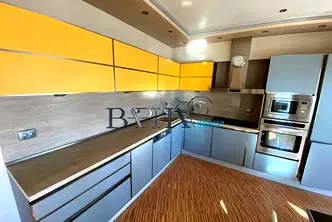 Многостаен апартамент във Варна, Център