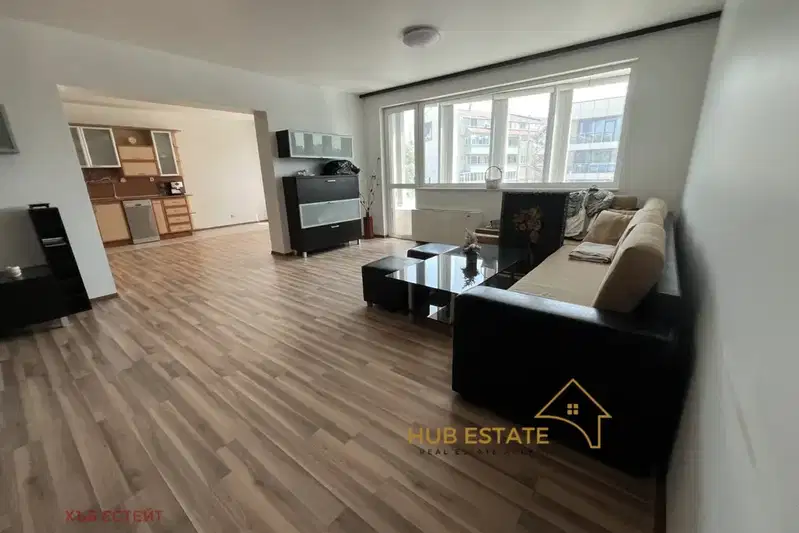 4-bedroom apartment in Dobrich, Centyr