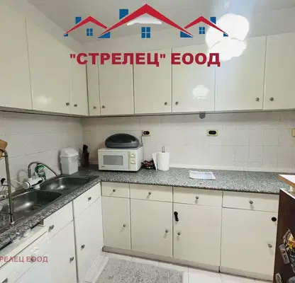 Снимка 5 — Просторен 4-стаен апартамент в центъра на Добрич с две тераси