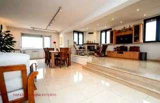 Многостаен апартамент в София, Център