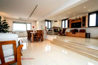 Многостаен апартамент в София, Център