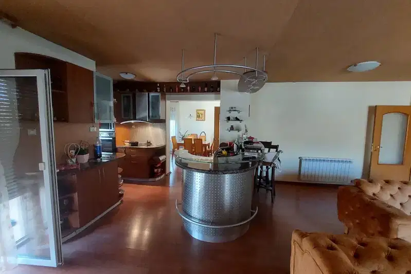 4-bedroom apartment in Veliko Tyrnovo, Centyr