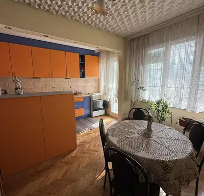 Снимка 2 — Многостаен апартамент в Добрич, Център