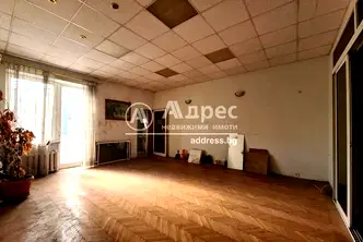 Многостаен апартамент в София, Център