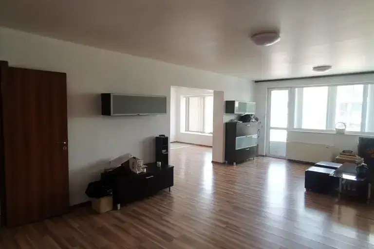 4-bedroom apartment in Dobrich, Centyr