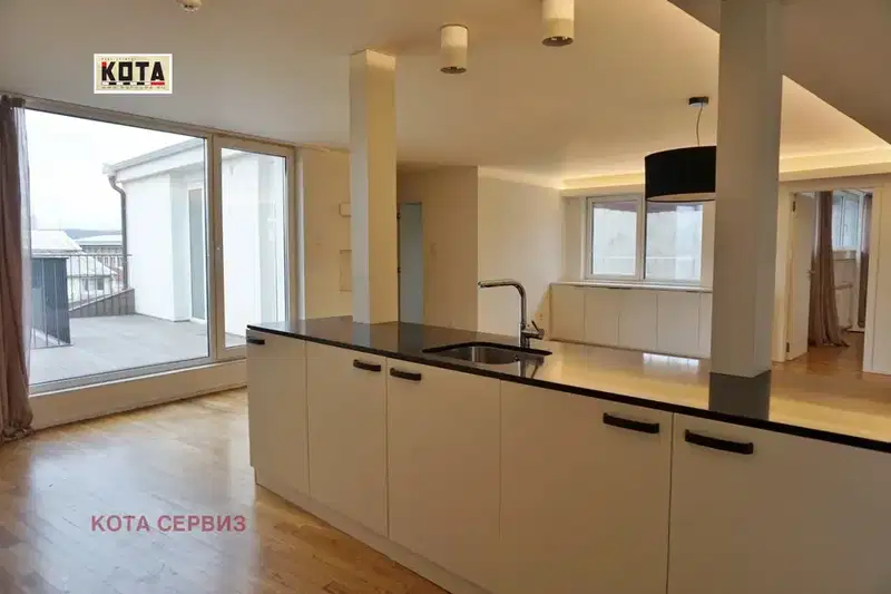 Многостаен апартамент в София, Център