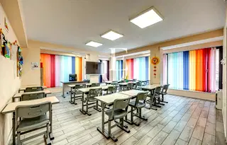 Просторен 4-стаен апартамент с тераса в Център, София