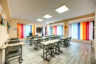 Просторен 4-стаен апартамент с тераса в Център, София