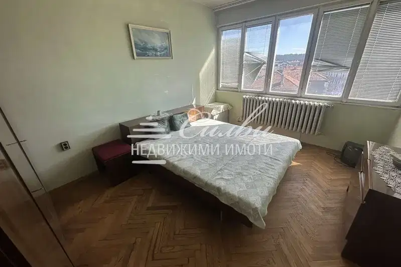 4-bedroom apartment in Tyrgovishte, Centyr