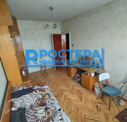 Снимка 4 — Четиристаен апартамент в идеален център на Търговище с тераси