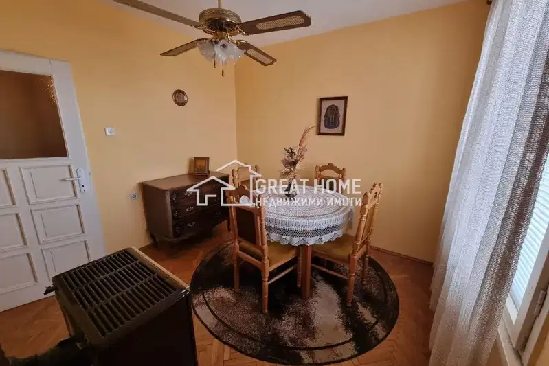 4-bedroom apartment in Tyrgovishte, Centyr