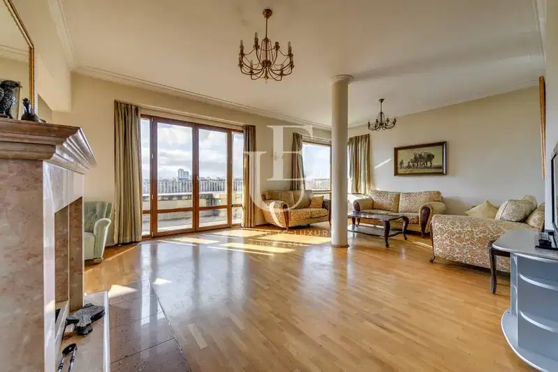 4-bedroom apartment in Sofiya, Doktorski Pametnik