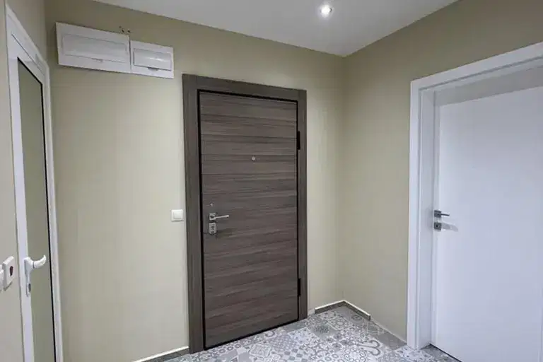 Многостаен апартамент в София, Изток