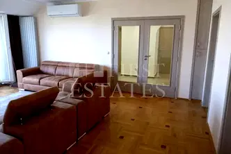 Многостаен апартамент в София, Изток