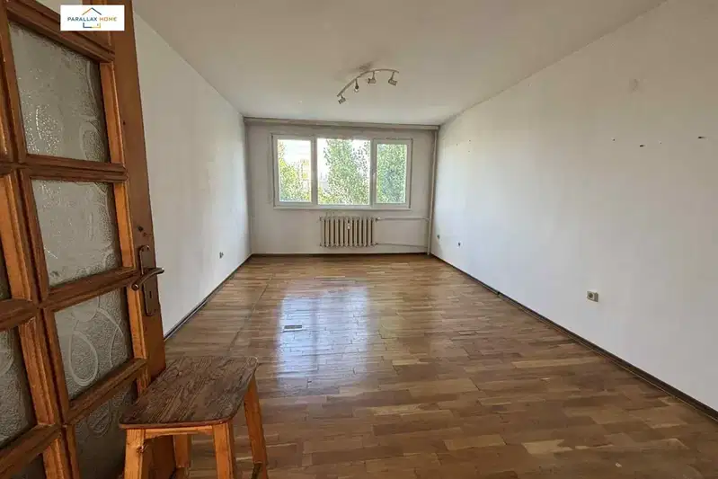 Многостаен апартамент в София, Изток