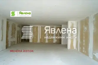 Многостаен апартамент в София, Изток