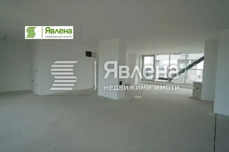 Многостаен апартамент в София, Изток