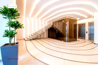 Многостаен апартамент в София, Изток